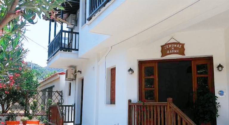 Holiday apartment with patio & garden — photo 4