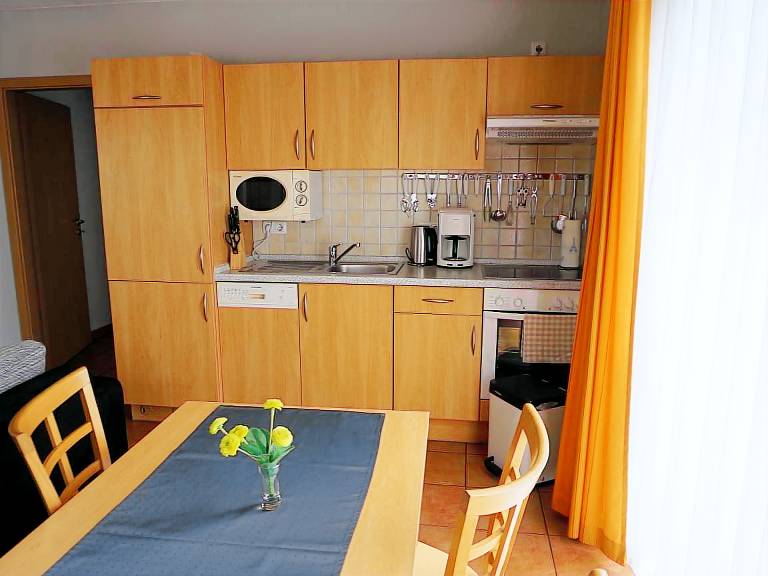 Apartment with terrace, yard & barbeque — photo 4
