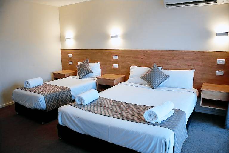 Motel Queanbeyan City Council