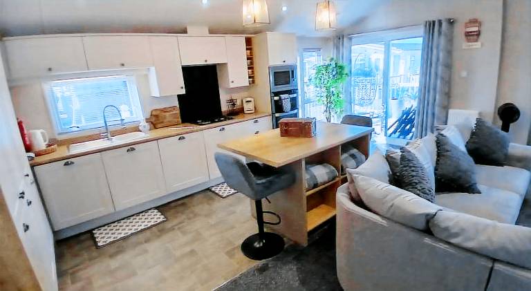 Sea Breeze, Vintage 90, Luxury 2 bed Lodge, Skegness, 2 dogs max, Contractors Welcome - East Coast H — photo 2