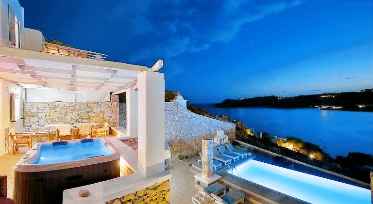 Villa with pool & patio — photo 4