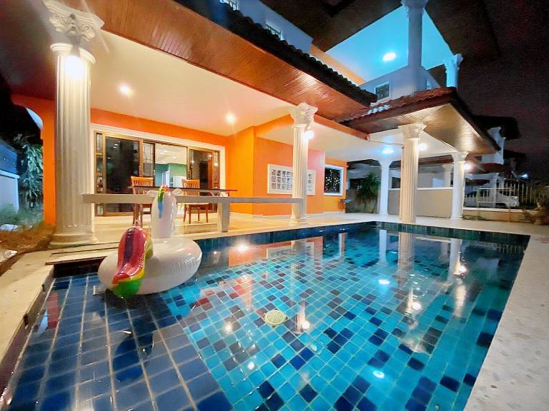 Jomtien beach 1km, color villa, BBQ, 台球, karaoke in Chonburi