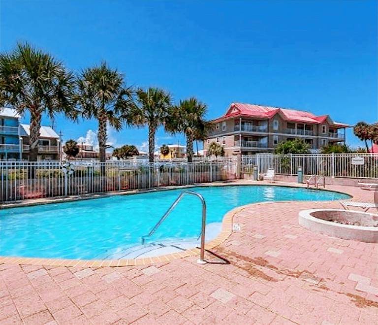 Fully equipped vacation home with pool, barbeque & jacuzzi | Beach nearby | Dogs allowed — photo 4