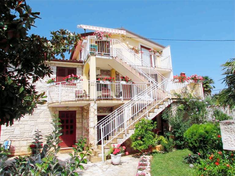 Holiday flat with balcony and air conditioning in Umag