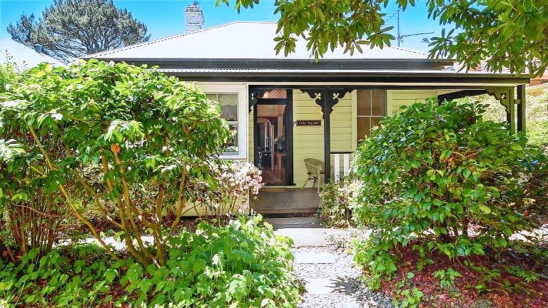 House  Leura