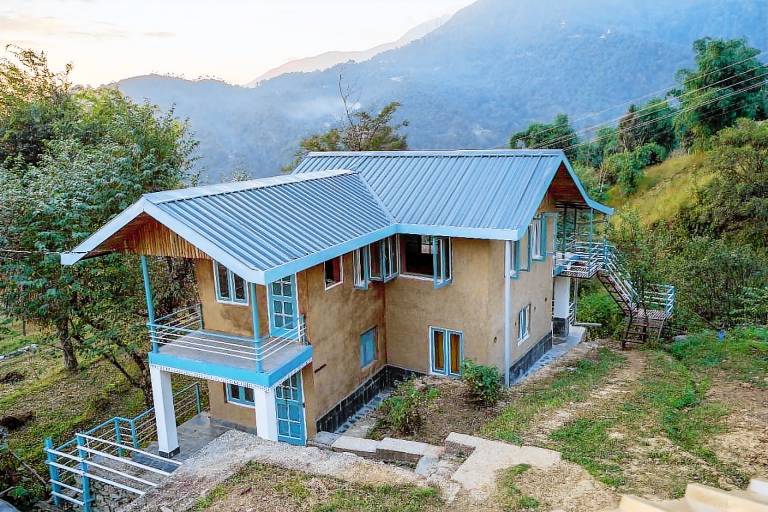 House with barbeque & yard in Palampur