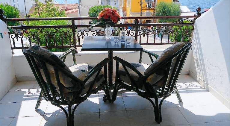 Apartment with terrace in Samos