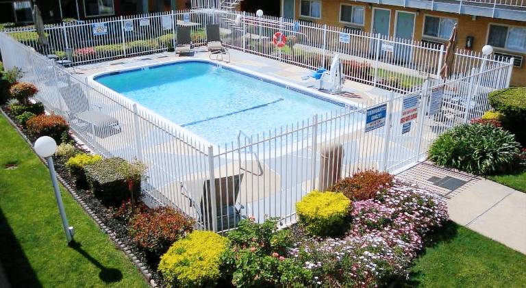 Motel Parkway