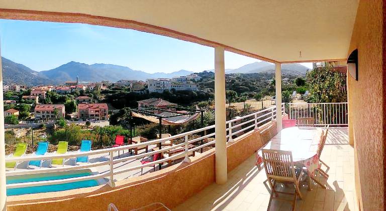 Holiday apartment with patio, grill & yard — photo 3