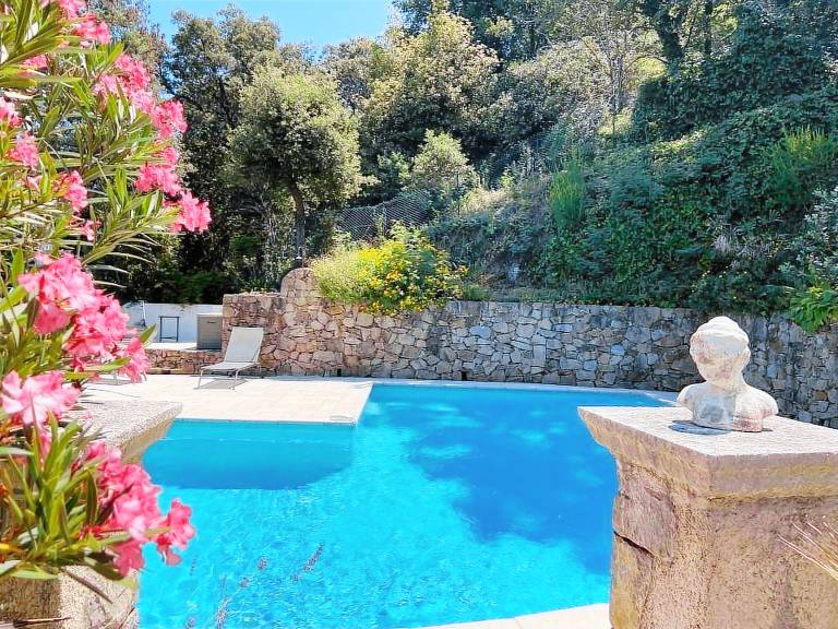 Gite with yard, private pool & patio | Pet-friendly in Grasse