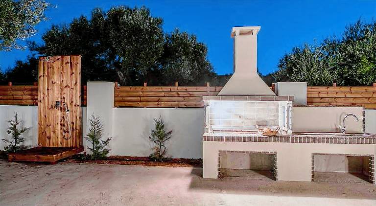 Villa with garden, patio & private pool — photo 4