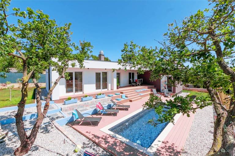 Villa with barbeque, heated pool & terrace — photo 3