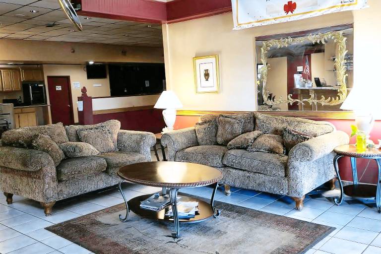 Castle Inn & Suites by OYO Lawton — photo 4