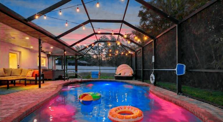 Vacation home with hot tub & pool — photo 3