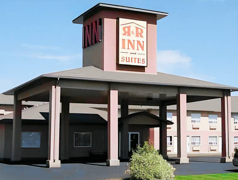 R&R Inn & Suites in Camrose, AB