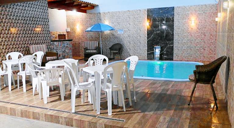 House with pool — photo 4