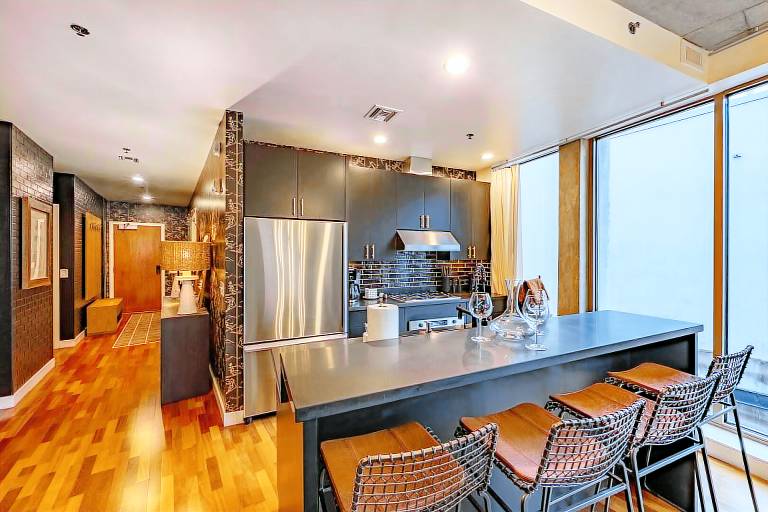 Condo with 1 room for 4 persons — photo 4