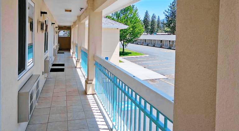 Shasta Pines Motel & Suites — photo 3