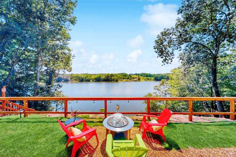 Hot Tub + Fire Pit: Lakeside Getaway, Dogs Welcome — photo 2