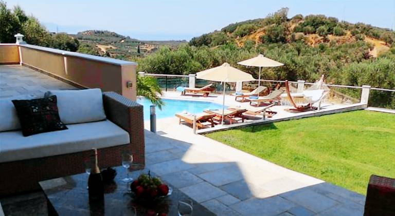 Fully equipped villa with hot tub, yard & private pool | Suitable for remote work | Pets allowed — photo 5
