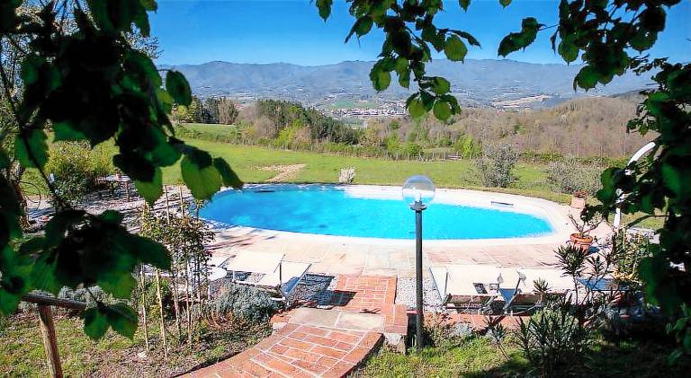 Lovely vacation home with garden, patio & pool | Pets allowed — photo 2
