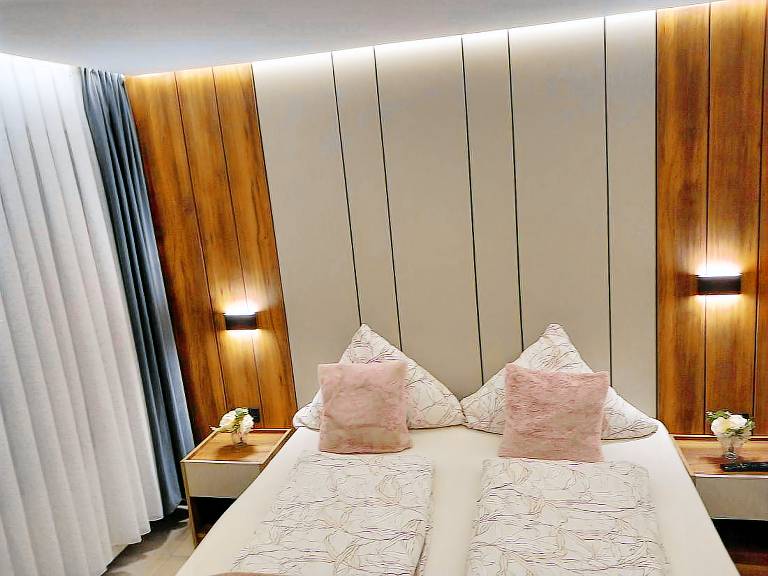 Family-friendly lovely private room with terrace | City view | Pets allowed — photo 2