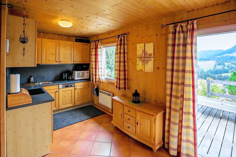 Beautiful chalet with pool, yard & sauna | Next to the ski | Pet-friendly — photo 4