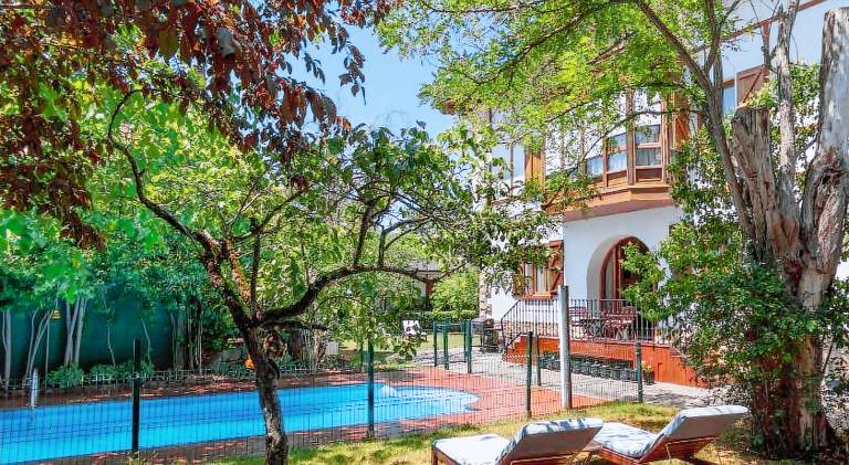 Villa with pool — photo 3