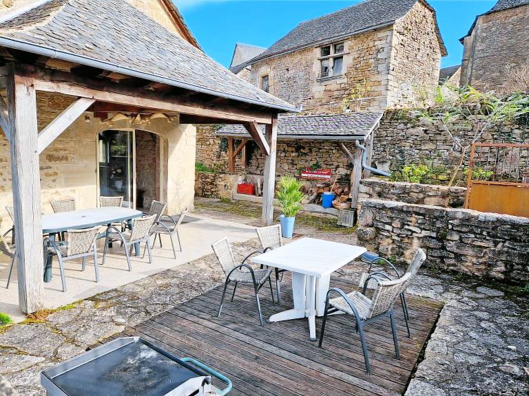 Gite with terrace, pool & garden | Garden view — photo 3