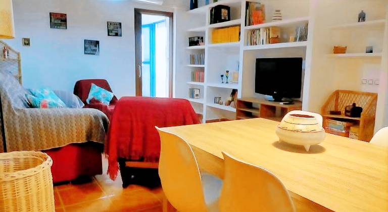 Apartment with patio — photo 2