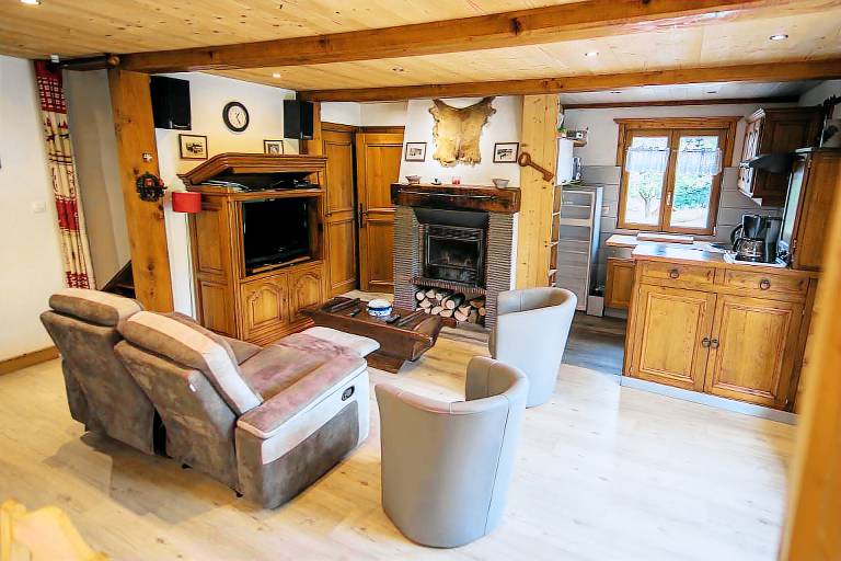 Charming chalet with hot tub, terrace & garden | Mountain view | Pets are welcome — photo 2