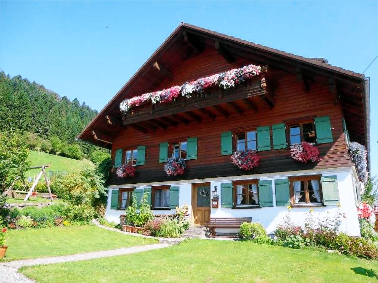 Waldblick mit Balkon u Bergblick