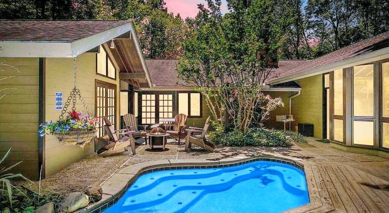 Vacation home with jacuzzi & pool in Gatlinburg, TN