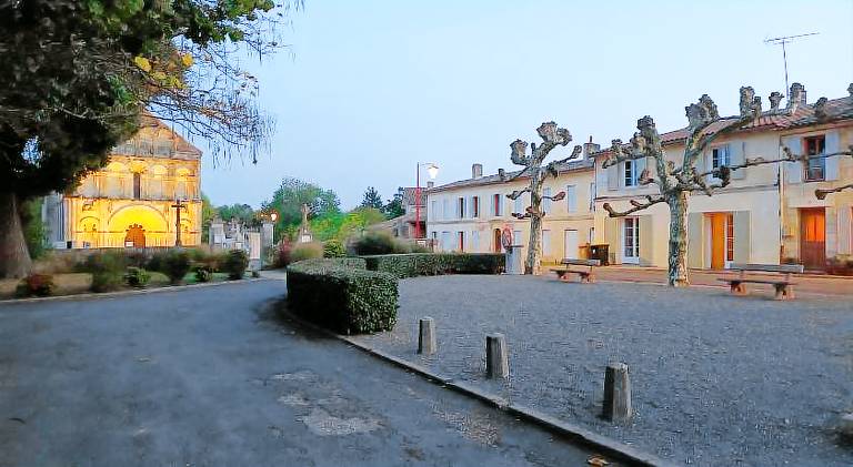 Holiday apartment with terrace in Libourne