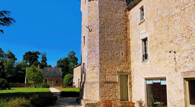 Vacation home with patio, yard & grill | Perfect for remote work in Bayeux