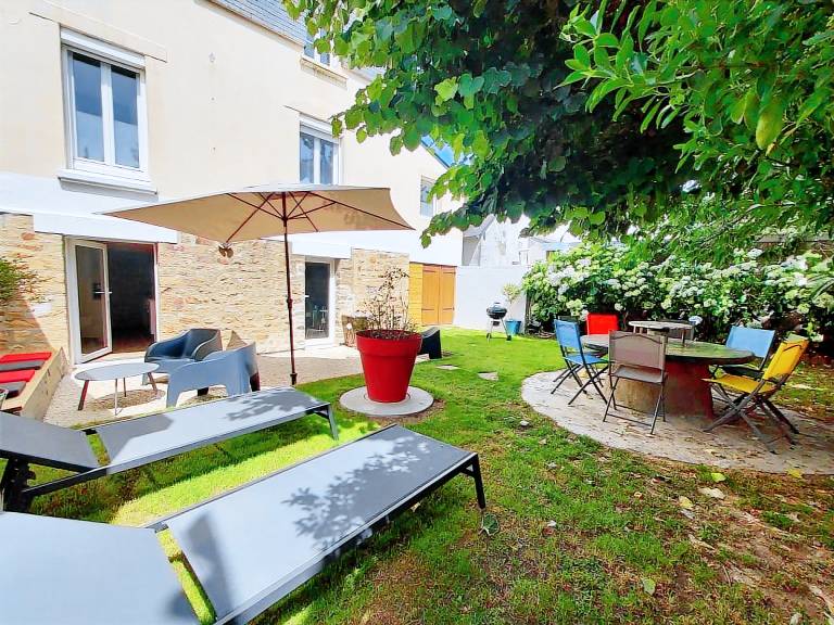 Ample gite with terrace & garden | Pet-friendly in Auray