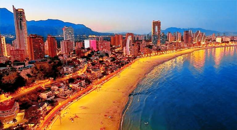 Apartment with private pool & terrace in Benidorm