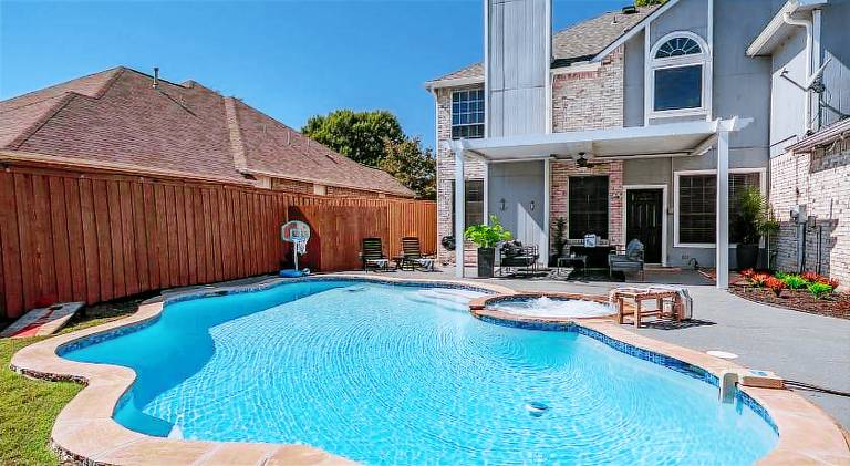 Vacation home with jacuzzi & pool — photo 3