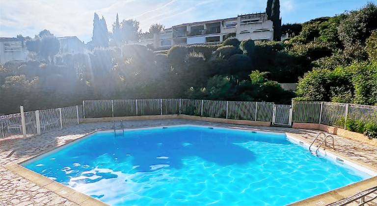 Lovely holiday apartment with private pool, yard & patio | Dogs allowed — photo 4