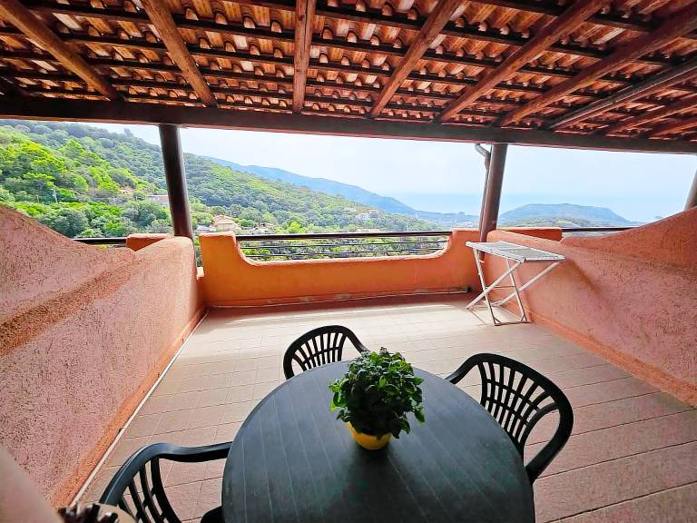 Rental apartment with patio & garden | Sea view in Salerno