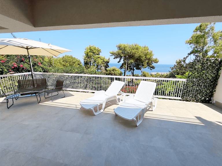 Holiday apartment with barbecue, garden & terrace | Sea view — photo 2