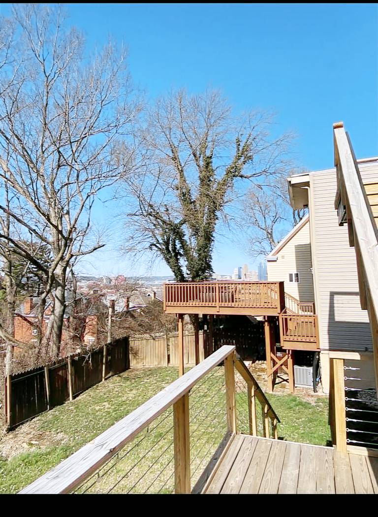 House with terrace & yard — photo 2
