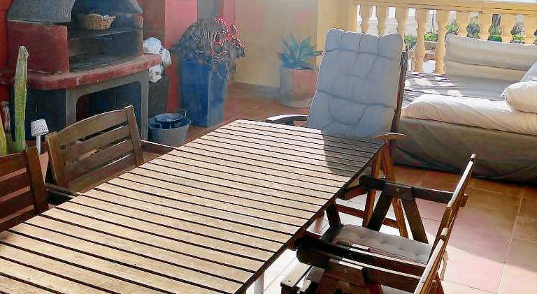 Apartment with pool — photo 5