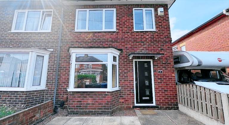 Apartment with 1 room for 6 persons in Doncaster