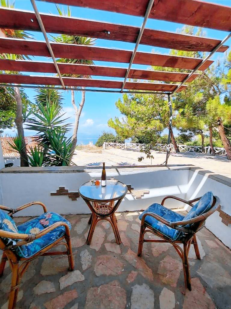 House with patio in Samos