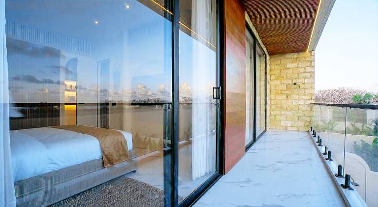 Serviced apartment with patio — photo 2
