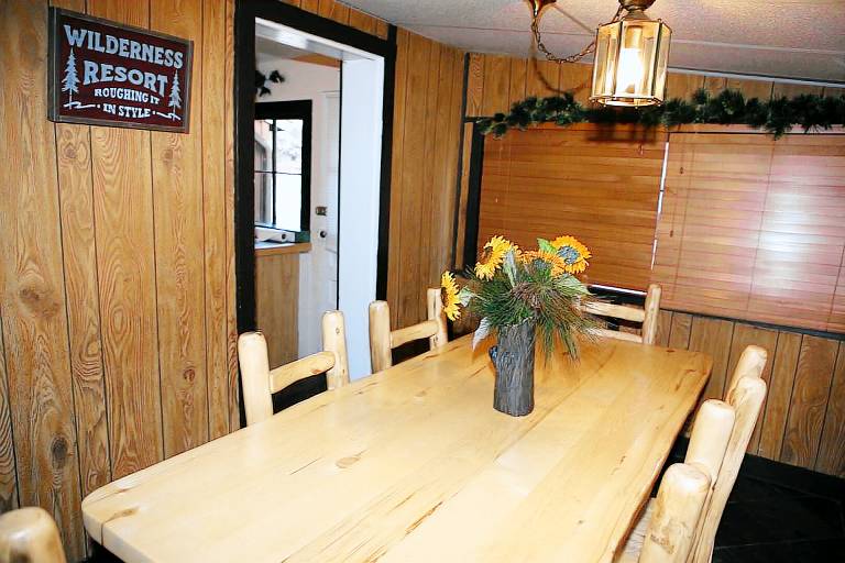 Child-friendly cabin with patio & private pool | Pets allowed — photo 4