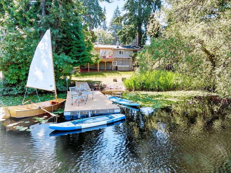 Cabin  Shoreline