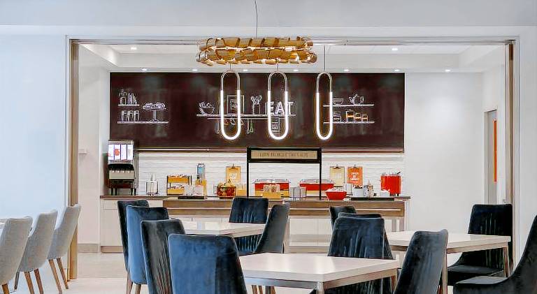 Hampton Inn by Hilton Winnipeg Downtown — photo 2