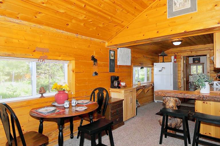 KABINO: Dog Friendly, Trails, Cozy Yellowstone Getaway — photo 5